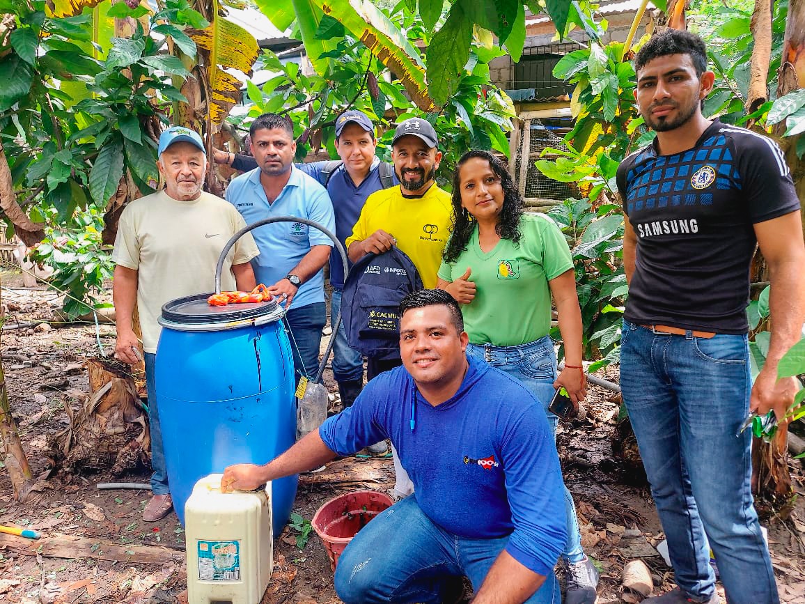 CACMU project - farmers in Equador